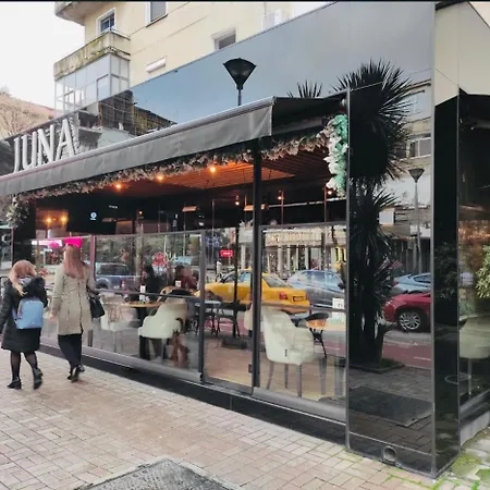 Lilo's Place * טיראנה