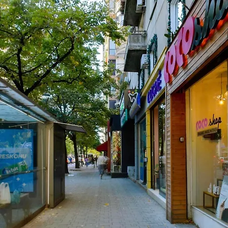 Lilo's Place * Tirana