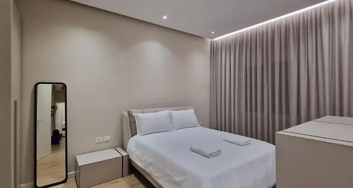 Lilo's Place * טיראנה